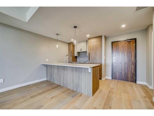 318-102 Scenic Drive North, Lethbridge, AB - Indoor Photo Showing Kitchen