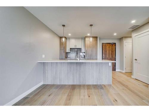 318-102 Scenic Drive North, Lethbridge, AB - Indoor Photo Showing Kitchen