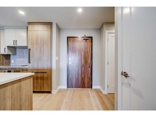 318-102 Scenic Drive North, Lethbridge, AB - Indoor Photo Showing Kitchen