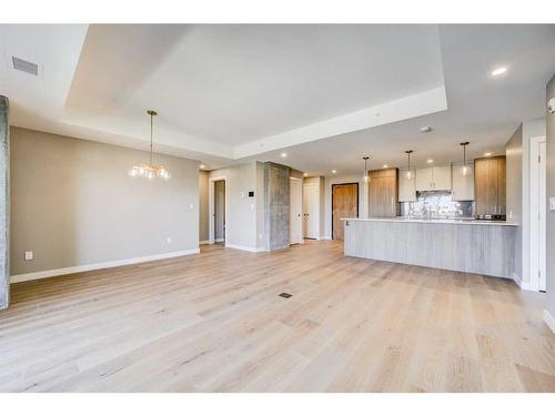 321-102 Scenic Drive North, Lethbridge, AB - Indoor Photo Showing Kitchen