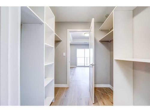 321-102 Scenic Drive North, Lethbridge, AB - Indoor With Storage