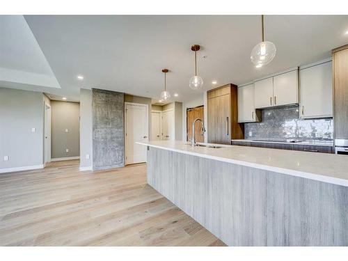 321-102 Scenic Drive North, Lethbridge, AB - Indoor Photo Showing Kitchen