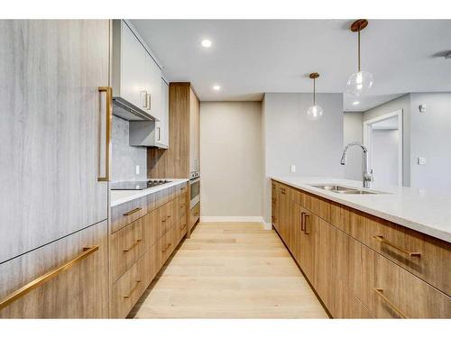 321-102 Scenic Drive North, Lethbridge, AB - Indoor Photo Showing Kitchen With Double Sink