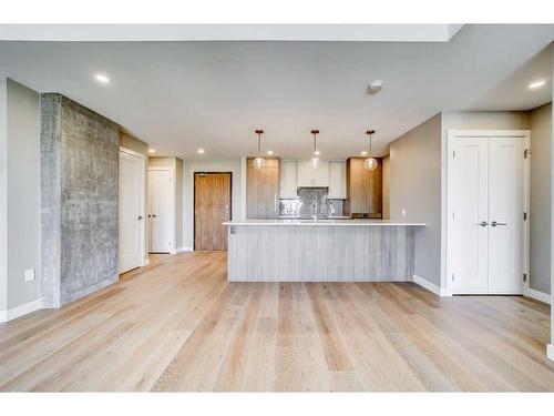 321-102 Scenic Drive North, Lethbridge, AB - Indoor Photo Showing Kitchen