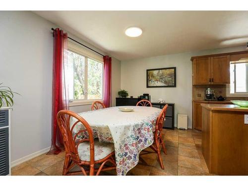 148 Lafayette Boulevard West, Lethbridge, AB - Indoor Photo Showing Dining Room