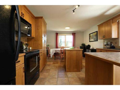 148 Lafayette Boulevard West, Lethbridge, AB - Indoor Photo Showing Kitchen