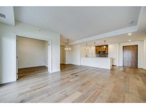 325-102 Scenic Drive North, Lethbridge, AB - Indoor Photo Showing Kitchen