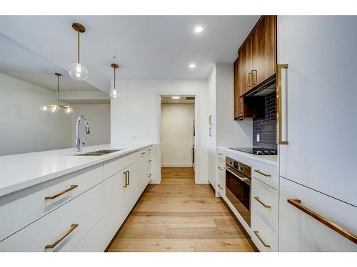 325-102 Scenic Drive North, Lethbridge, AB - Indoor Photo Showing Kitchen