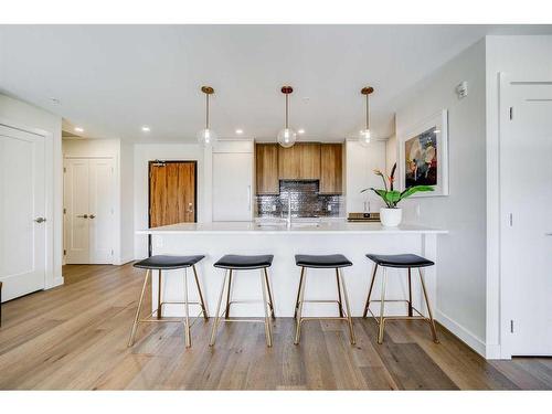 327-102 Scenic Drive North, Lethbridge, AB - Indoor Photo Showing Kitchen With Upgraded Kitchen