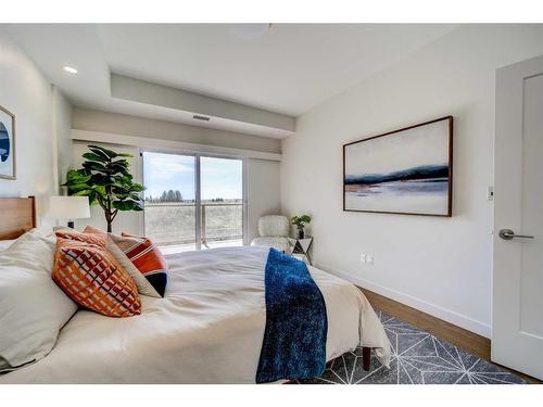 327-102 Scenic Drive North, Lethbridge, AB - Indoor Photo Showing Bedroom