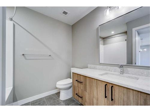 418-102 Scenic Drive North, Lethbridge, AB - Indoor Photo Showing Bathroom