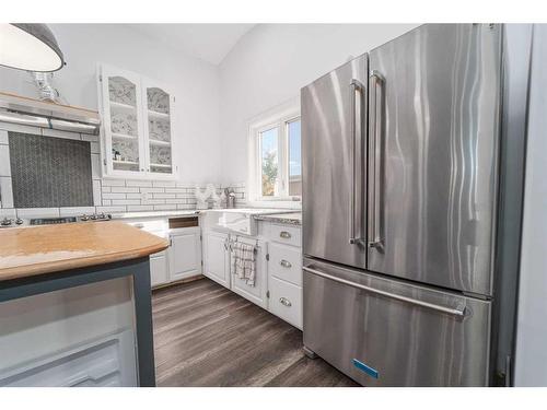 921 12A Street North, Lethbridge, AB - Indoor Photo Showing Kitchen