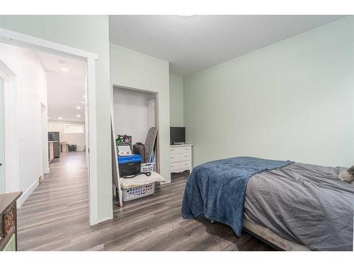 921 12A Street North, Lethbridge, AB - Indoor Photo Showing Bedroom