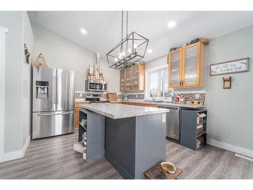 921 12A Street North, Lethbridge, AB - Indoor Photo Showing Kitchen With Upgraded Kitchen