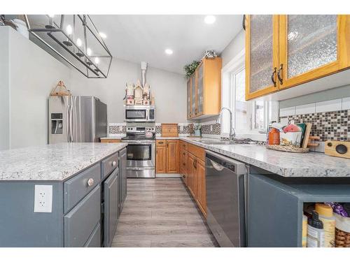 921 12A Street North, Lethbridge, AB - Indoor Photo Showing Kitchen With Upgraded Kitchen