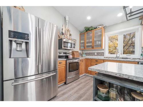 921 12A Street North, Lethbridge, AB - Indoor Photo Showing Kitchen