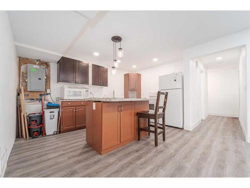 921 12A Street North, Lethbridge, AB - Indoor Photo Showing Kitchen