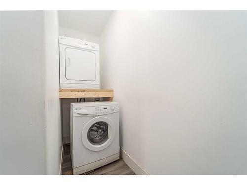 921 12A Street North, Lethbridge, AB - Indoor Photo Showing Laundry Room