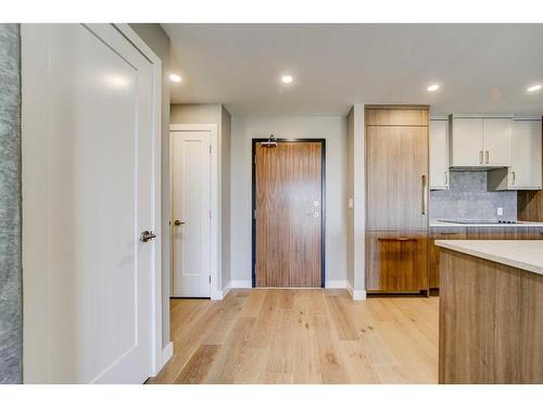 527-102 Scenic Drive North, Lethbridge, AB - Indoor Photo Showing Kitchen