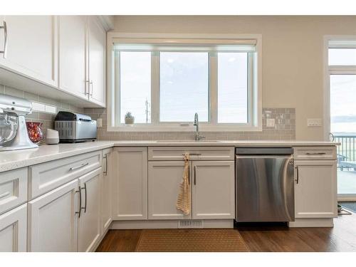 248 Agnes Short Place North, Lethbridge, AB - Indoor Photo Showing Kitchen