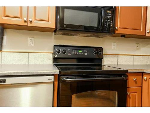 1716 18 Avenue, Coaldale, AB - Indoor Photo Showing Kitchen