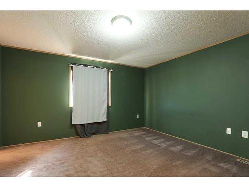 1716 18 Avenue, Coaldale, AB - Indoor Photo Showing Other Room