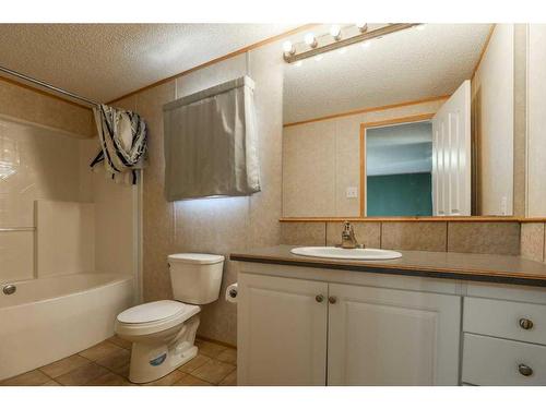 1716 18 Avenue, Coaldale, AB - Indoor Photo Showing Bathroom