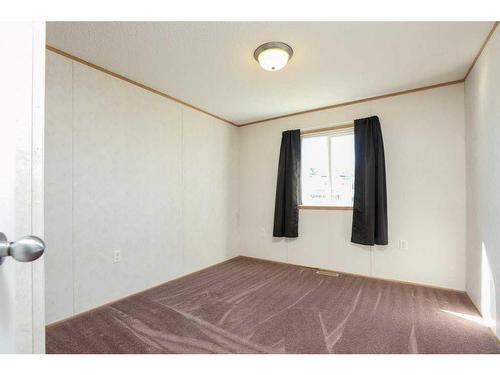 1716 18 Avenue, Coaldale, AB - Indoor Photo Showing Other Room