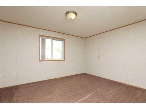 1716 18 Avenue, Coaldale, AB - Indoor Photo Showing Other Room