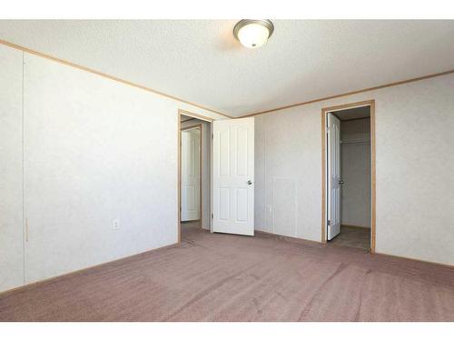 1716 18 Avenue, Coaldale, AB - Indoor Photo Showing Other Room