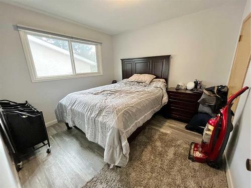 2420 14 Avenue South, Lethbridge, AB - Indoor Photo Showing Bedroom