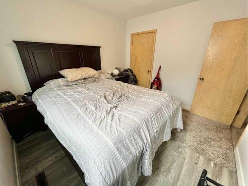 2420 14 Avenue South, Lethbridge, AB - Indoor Photo Showing Bedroom