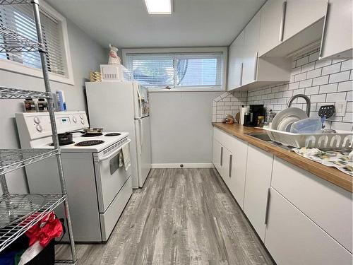 2420 14 Avenue South, Lethbridge, AB - Indoor Photo Showing Laundry Room