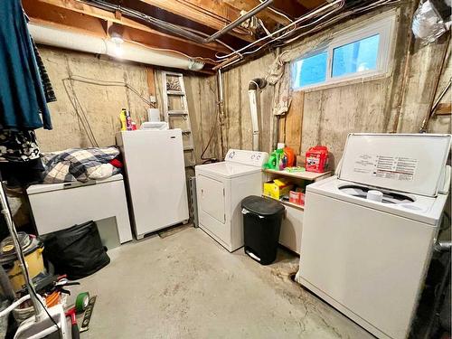 2420 14 Avenue South, Lethbridge, AB - Indoor Photo Showing Laundry Room