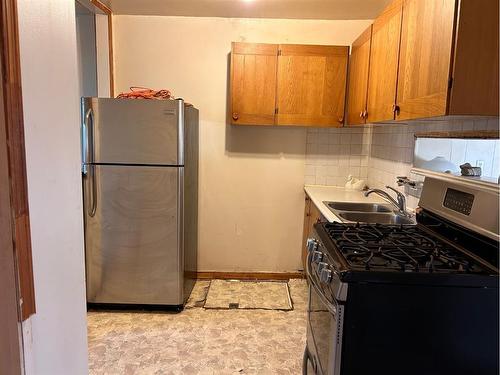 7046 18 Avenue, Coleman, AB - Indoor Photo Showing Kitchen With Double Sink