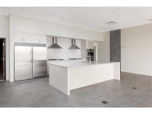 604-102 Scenic Drive North, Lethbridge, AB - Indoor Photo Showing Kitchen