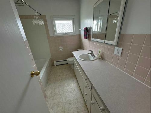 5.86 Acres Barons, Barons, AB - Indoor Photo Showing Bathroom