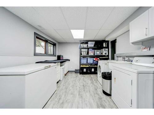 2412 13 Avenue North, Lethbridge, AB - Indoor Photo Showing Laundry Room