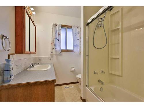 206 2 Avenue, Warner, AB - Indoor Photo Showing Bathroom