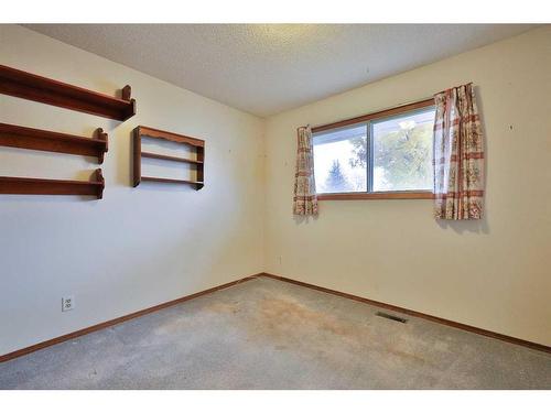 206 2 Avenue, Warner, AB - Indoor Photo Showing Other Room