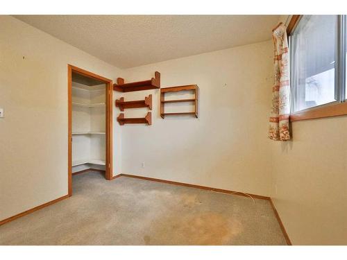 206 2 Avenue, Warner, AB - Indoor Photo Showing Other Room