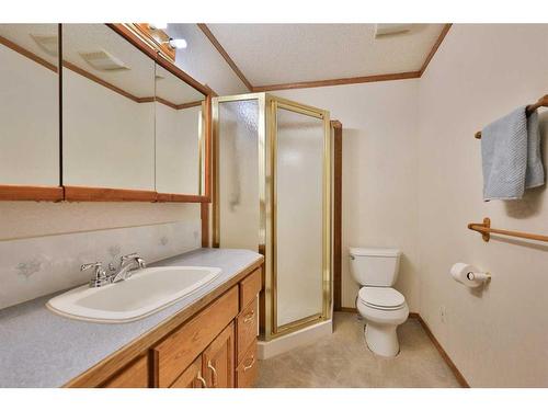 206 2 Avenue, Warner, AB - Indoor Photo Showing Bathroom