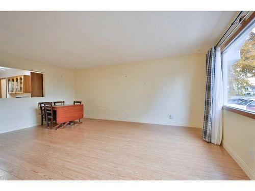 206 2 Avenue, Warner, AB - Indoor Photo Showing Other Room