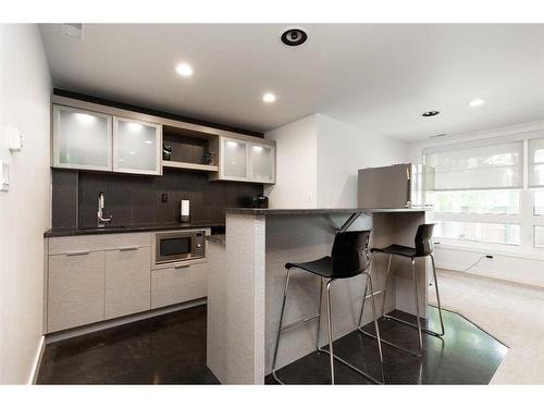 87 Jessie Robinson Close North, Lethbridge, AB - Indoor Photo Showing Kitchen With Upgraded Kitchen