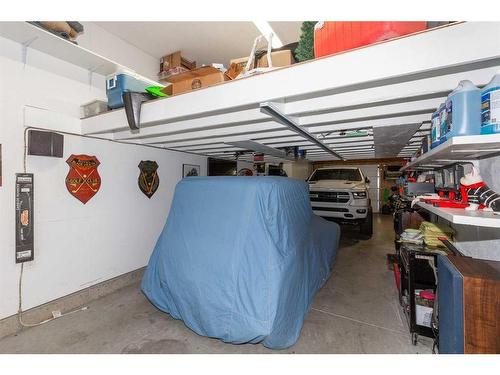 87 Jessie Robinson Close North, Lethbridge, AB - Indoor Photo Showing Garage