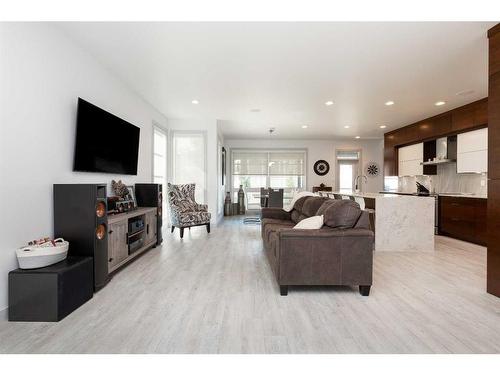 87 Jessie Robinson Close North, Lethbridge, AB - Indoor Photo Showing Living Room