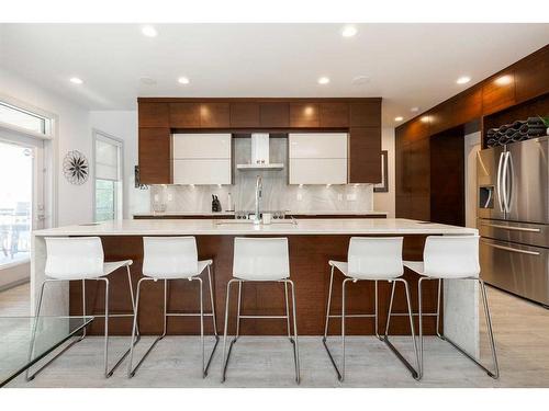 87 Jessie Robinson Close North, Lethbridge, AB - Indoor Photo Showing Kitchen With Upgraded Kitchen