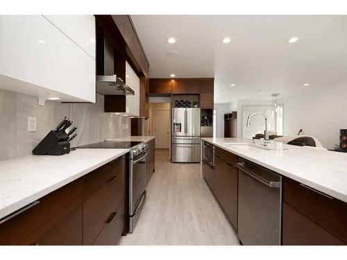 87 Jessie Robinson Close North, Lethbridge, AB - Indoor Photo Showing Kitchen With Stainless Steel Kitchen With Upgraded Kitchen