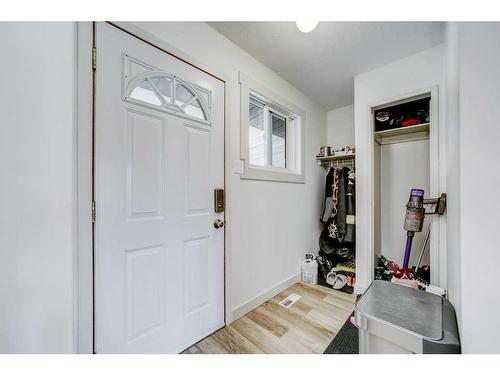 145 S 200 E, Raymond, AB - Indoor Photo Showing Other Room