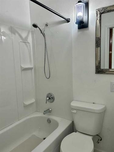 6730 17Th Avenue, Coleman, AB - Indoor Photo Showing Bathroom